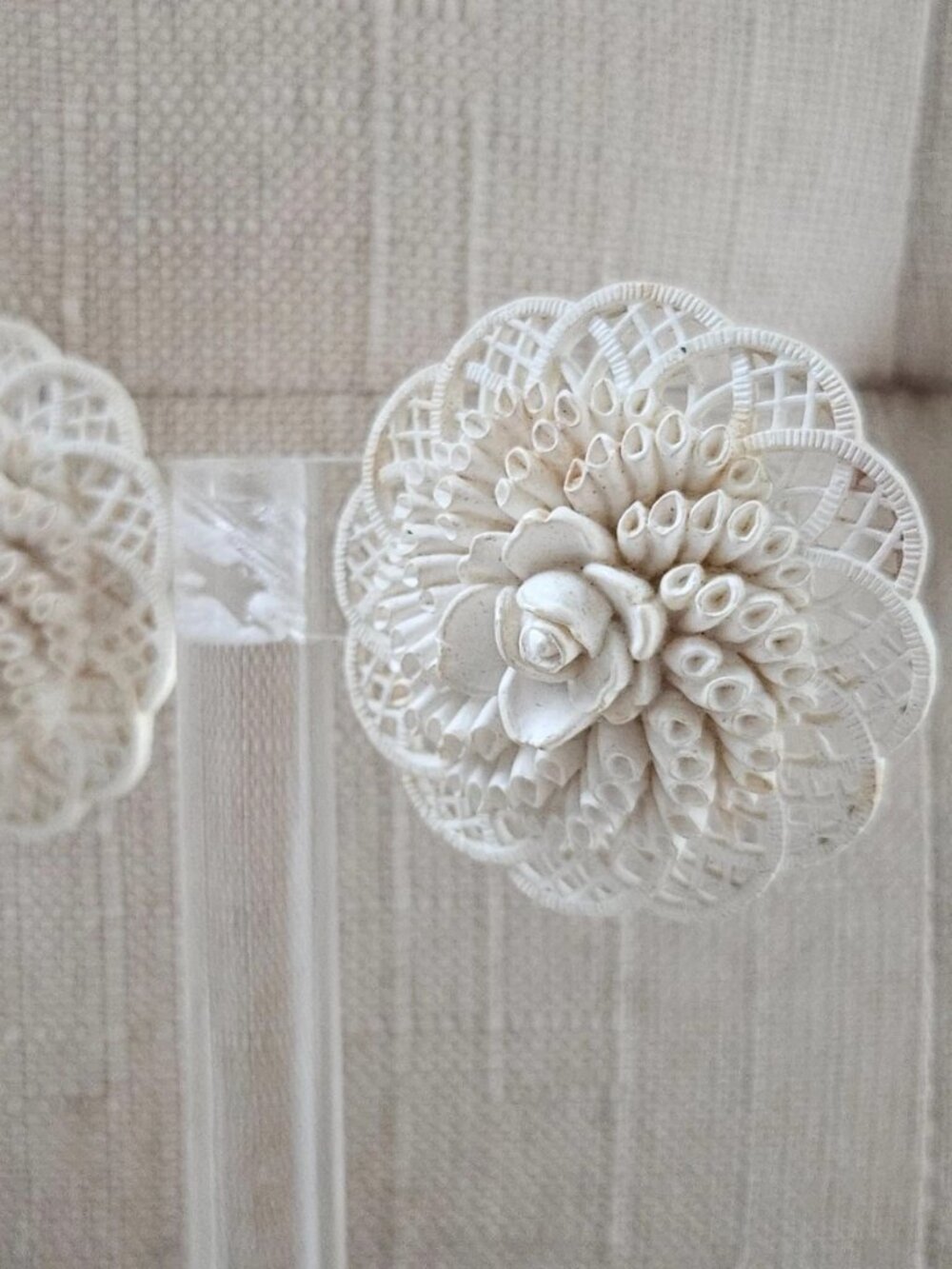 Vintage Earrings Round Flower Shape Plastic Fashion Jewelry Stud Earrings White - Picture 10 of 11